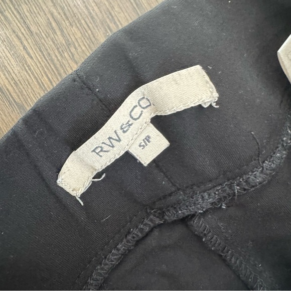 RW&CO. Leggings - Picture 3 of 8